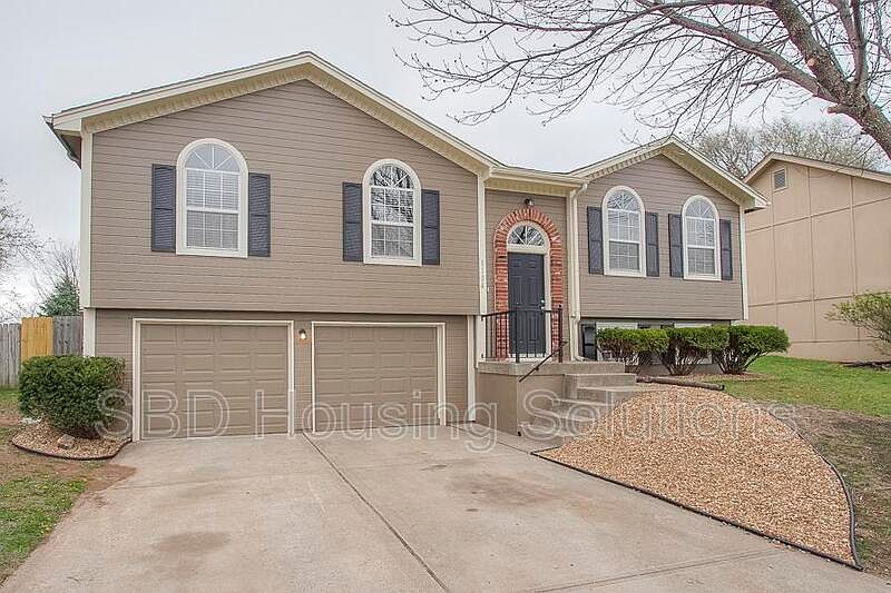1st image of 1104 NE Sunnyside Ln