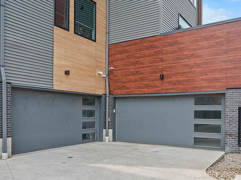 1403 Superior Ave E — Photo 51