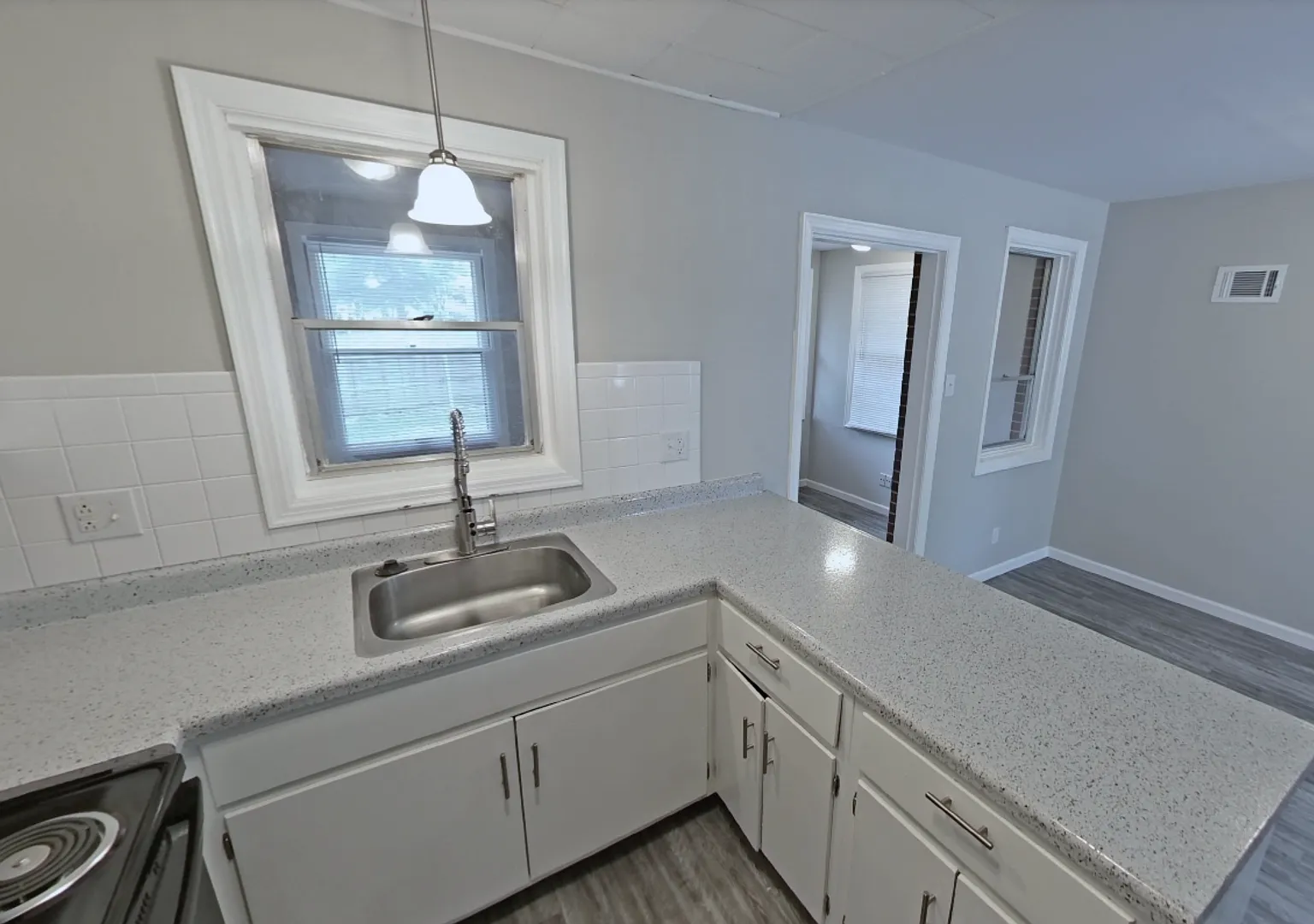 726 Randle — Photo 2