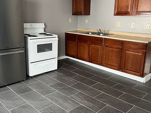 2nd image of 2 Highland Ave #D