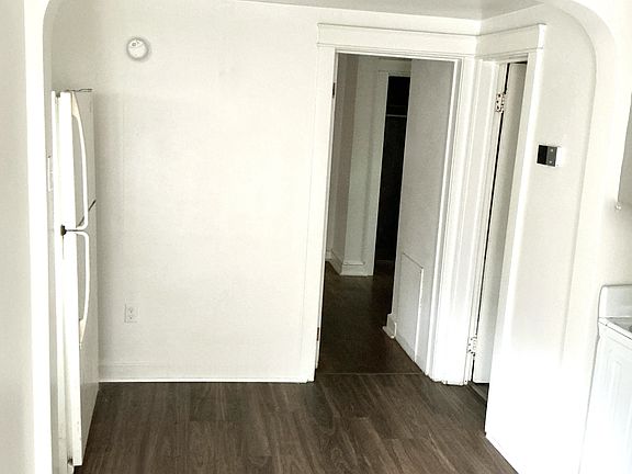 3rd image of 1009 Center St