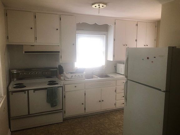 3rd image of 619 Warwick Dr
