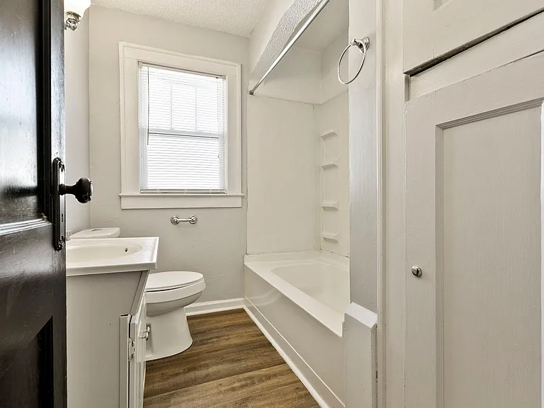 5607 Broadway St — Photo 20