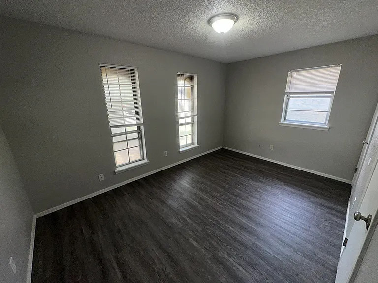 605 Lloyd Ave — Photo 10