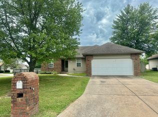 1334 W Stone House Rd, Nixa, MO 65714