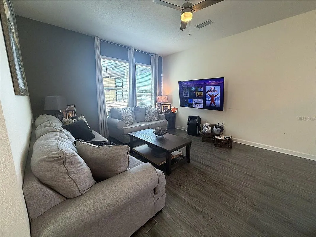 4 bed, 3.5 bath, 2307 sqft, $3,550 — Photo 4