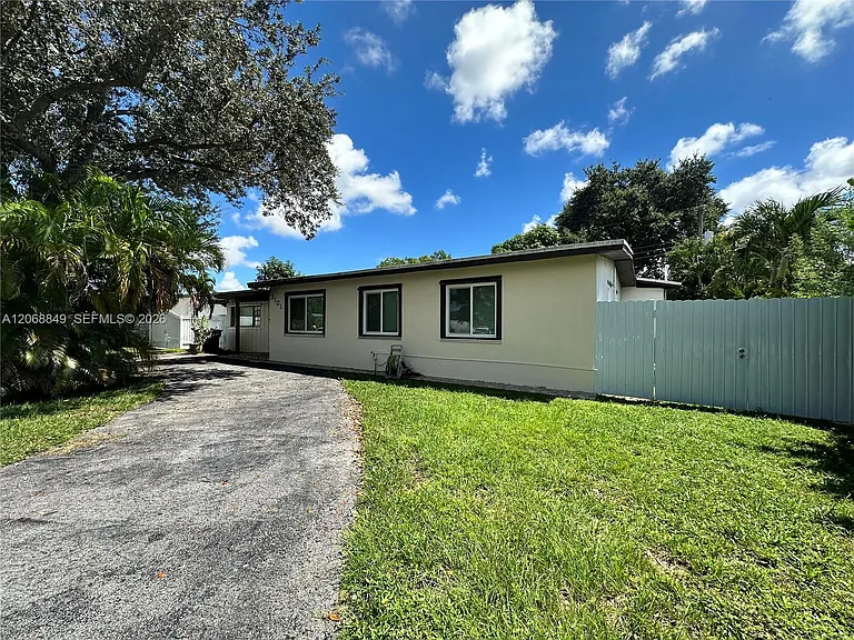 3101 SW 102nd Pl — Photo 1