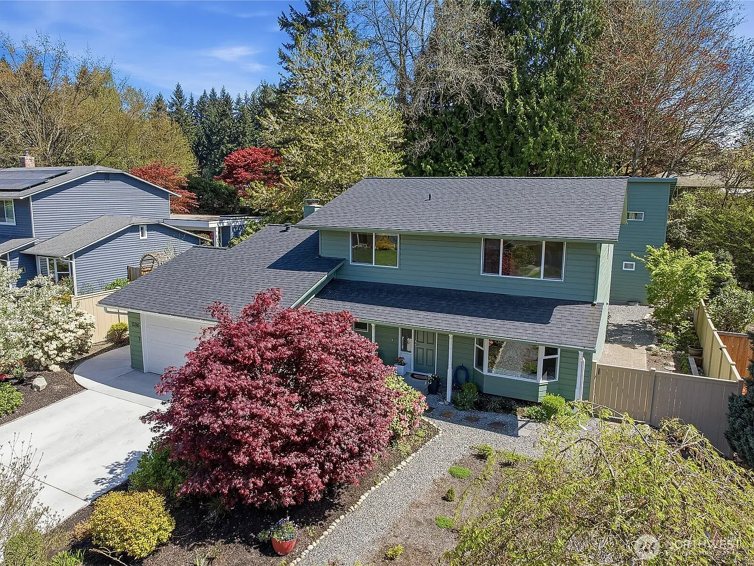 4 bed, 2.5 bath, 2300 sqft, $4,300 — Photo 1