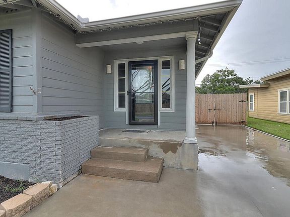 4th image of 4217 Center Dr