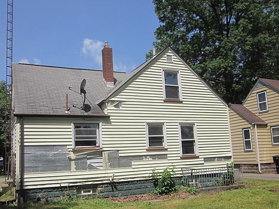 2nd image of 707 Meadowbrook Ave SE