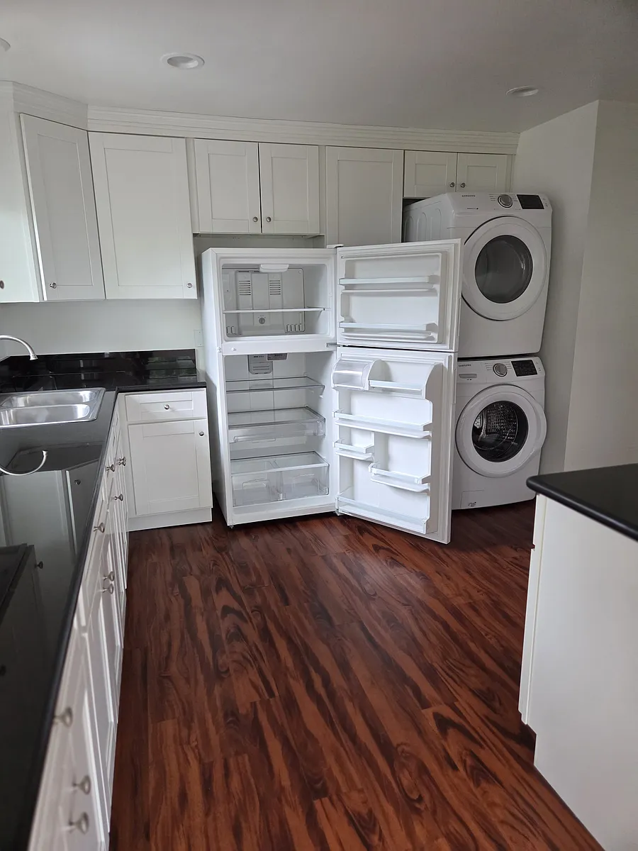 Kitchen - 736 Colman St #736