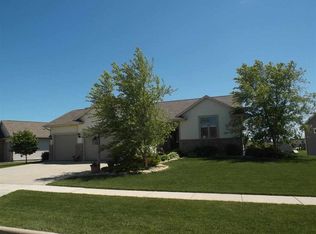 565 Vista Cir, Columbus, WI 53925