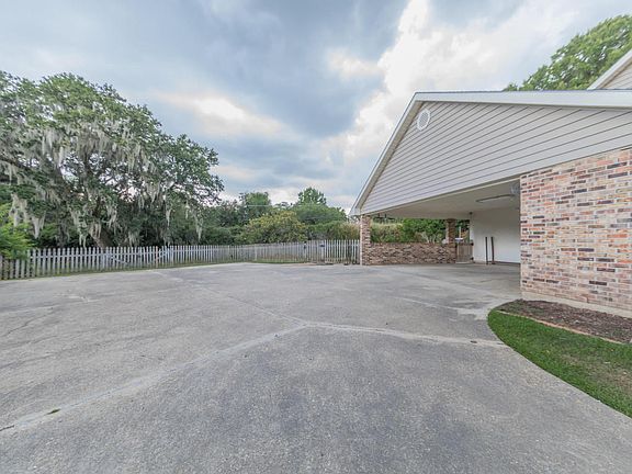 3rd image of 824 Brentwood Blvd