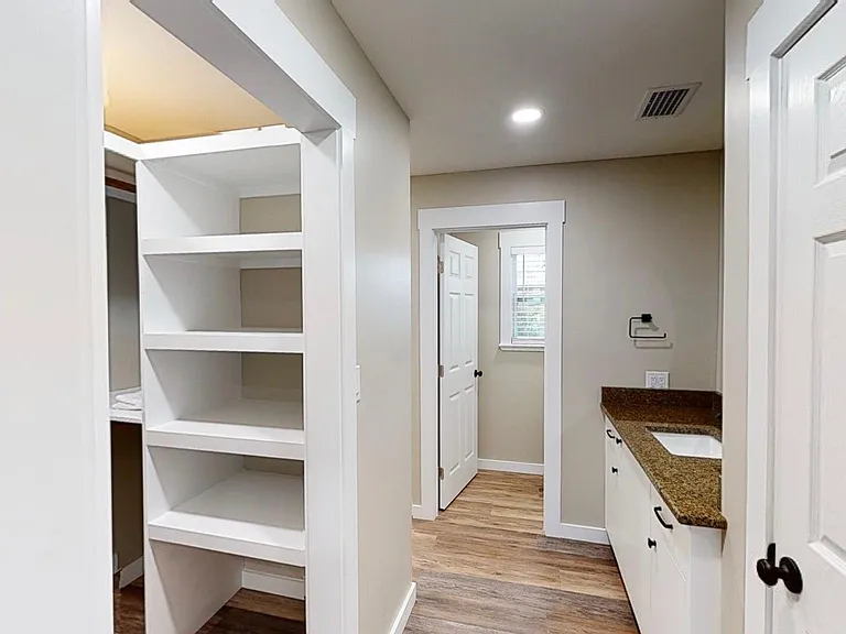 3207 N 6th Ave — Photo 30