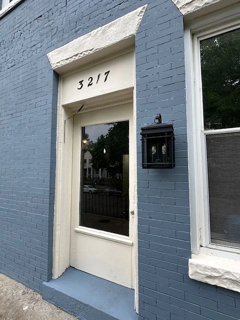 Building Photo - 3217 Hanover Ave