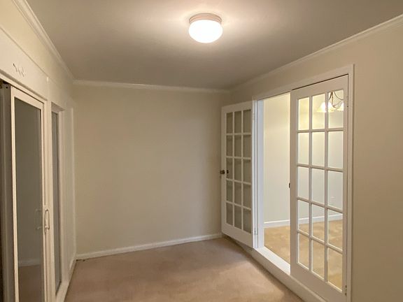 4th image of 387 Royal Oak Dr