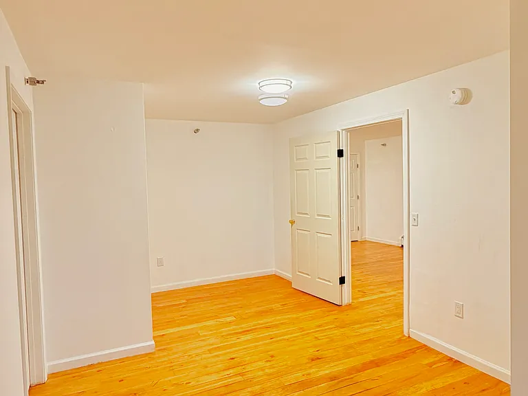 325 Main St #E — Photo 7