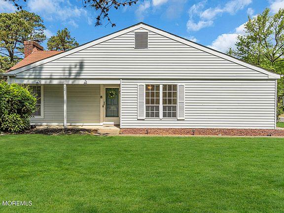 3rd image of 576 Sheffield Drive #B