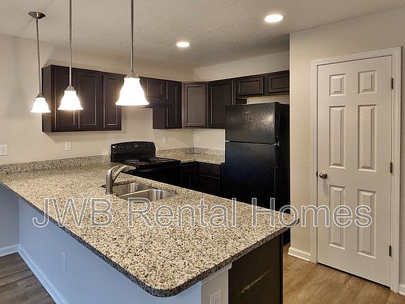 3rd image of 5569 Cabot Dr N
