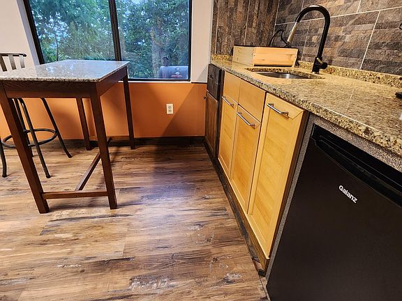3rd image of 1331 Massanutten Mountain Dr