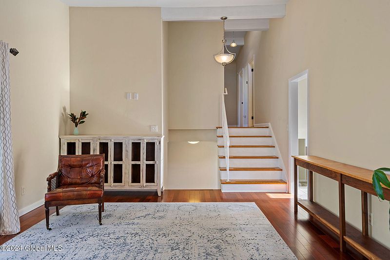 5th image of 114 Hackett Boulevard