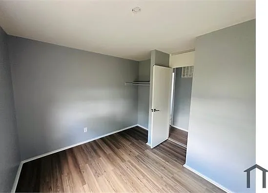 20515 Ilene St — Photo 2