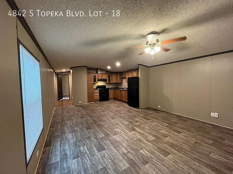 4842 S Topeka Blvd #18 — Photo 3