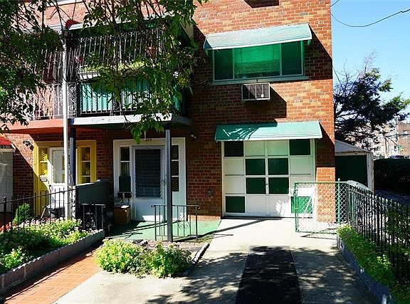 2nd image of 659 Saint Lawrence Ave
