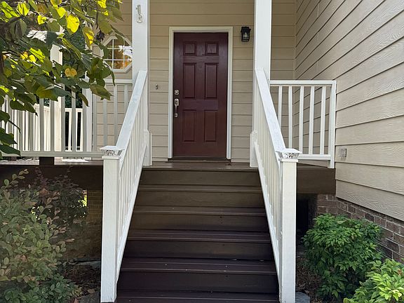2nd image of 208 Abbey Oak Ln