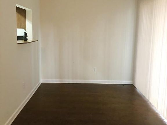 4th image of 310 Candlebrook Dr