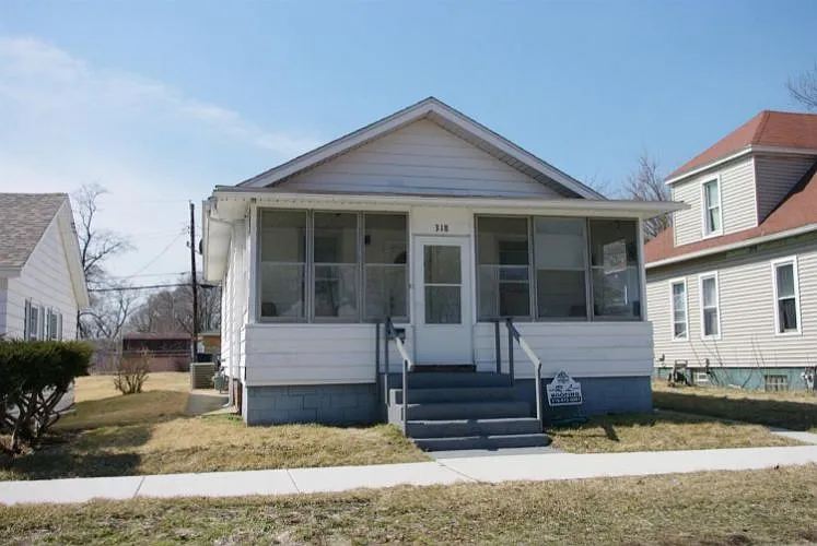 318 N Pleasant Ave photo 1