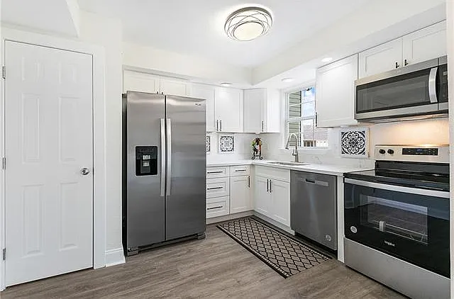 402 Coffee St #D — Photo 9