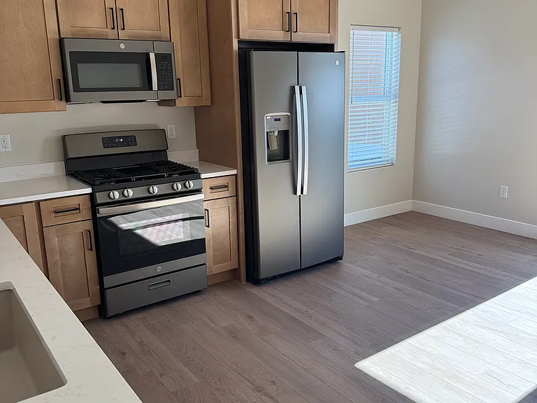357 W Joe Thurston Way #17 — Photo 3