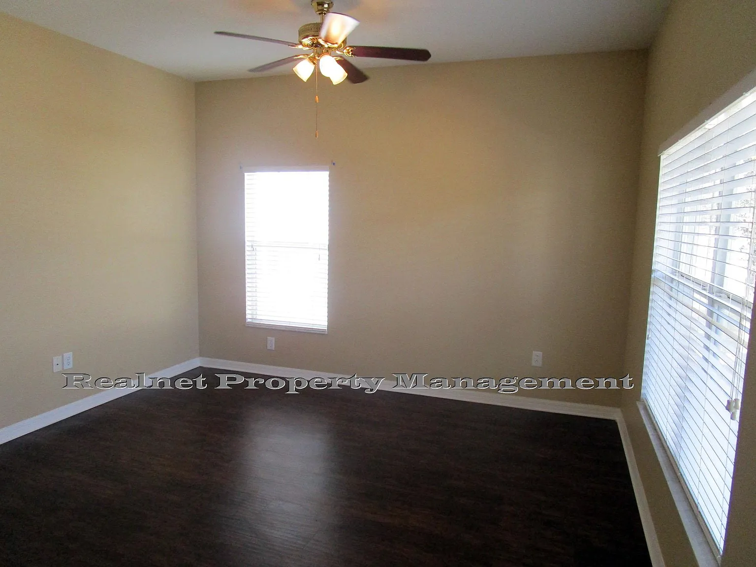4 bed, 1408 sqft, $1,995 — Photo 3