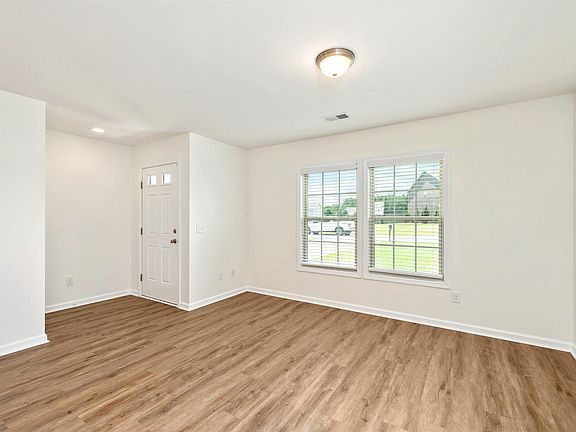 4th image of 22 Vintage Oak Ct