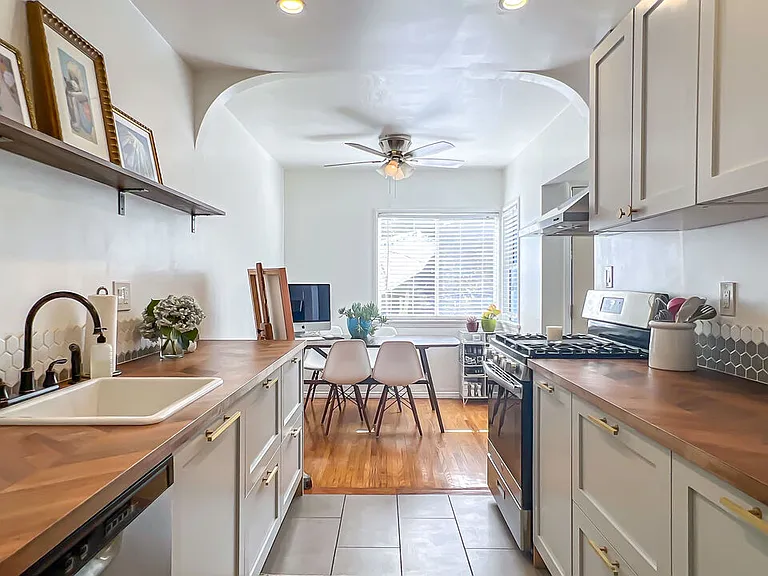 4233 Gateway Ave — Photo 3