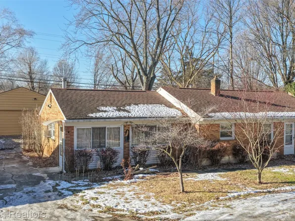 656 S Cass Lake Rd, Waterford, MI 48328
