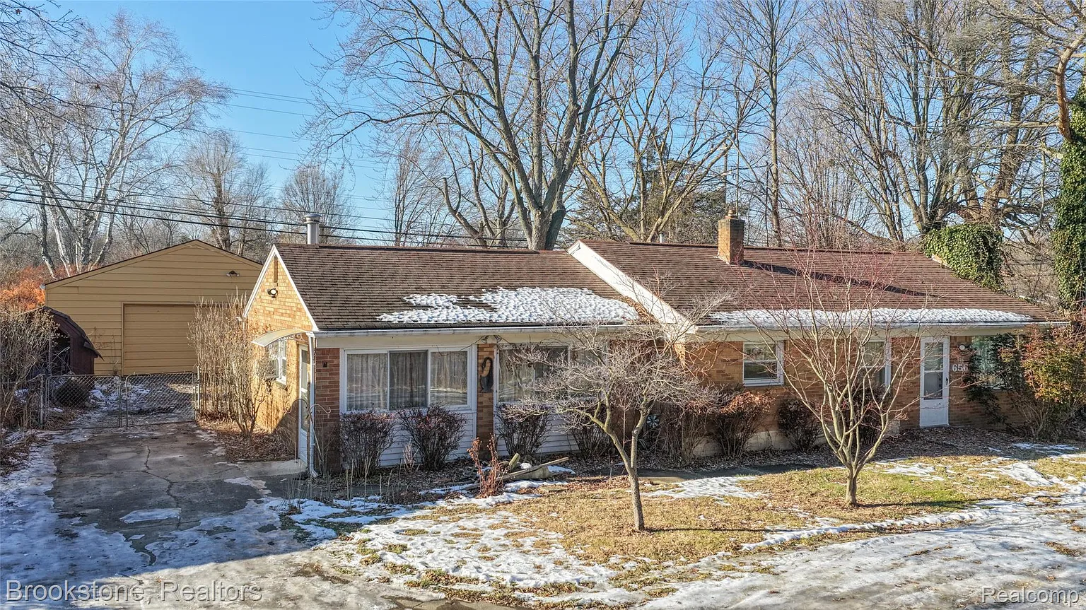 656 S Cass Lake Rd photo 1