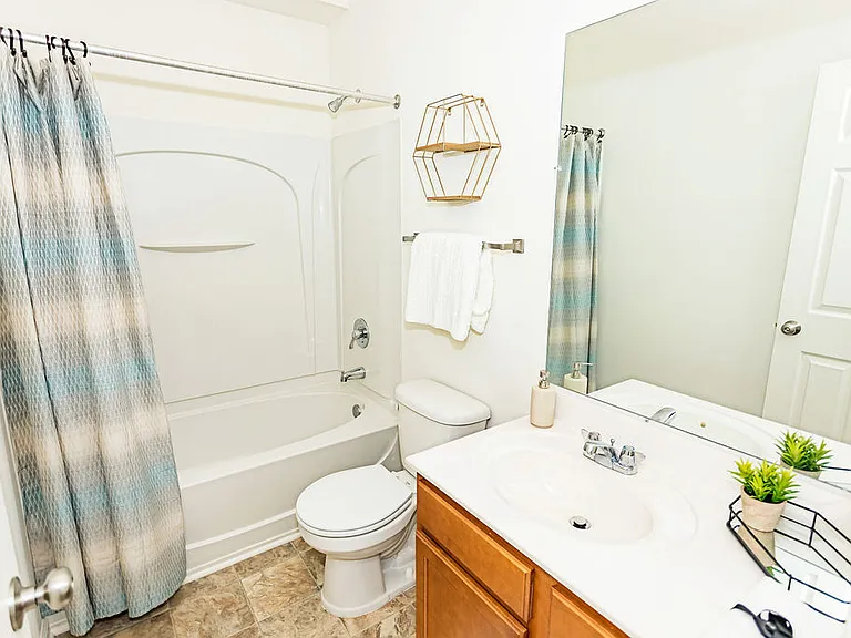 Stafford Place Apartments — Photo 41
