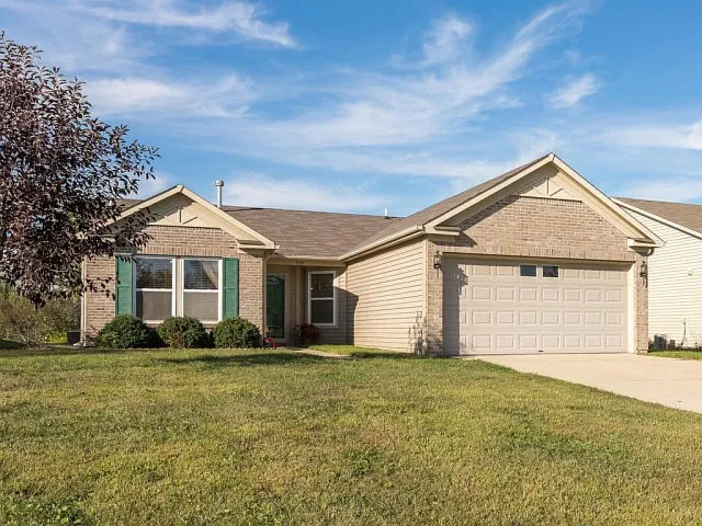 530 Streamside Dr photo 1