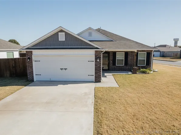 10715 N 101st East Ct, Owasso, OK 74055