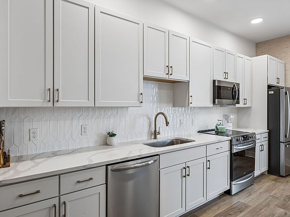 4th image of 815 Main St #202