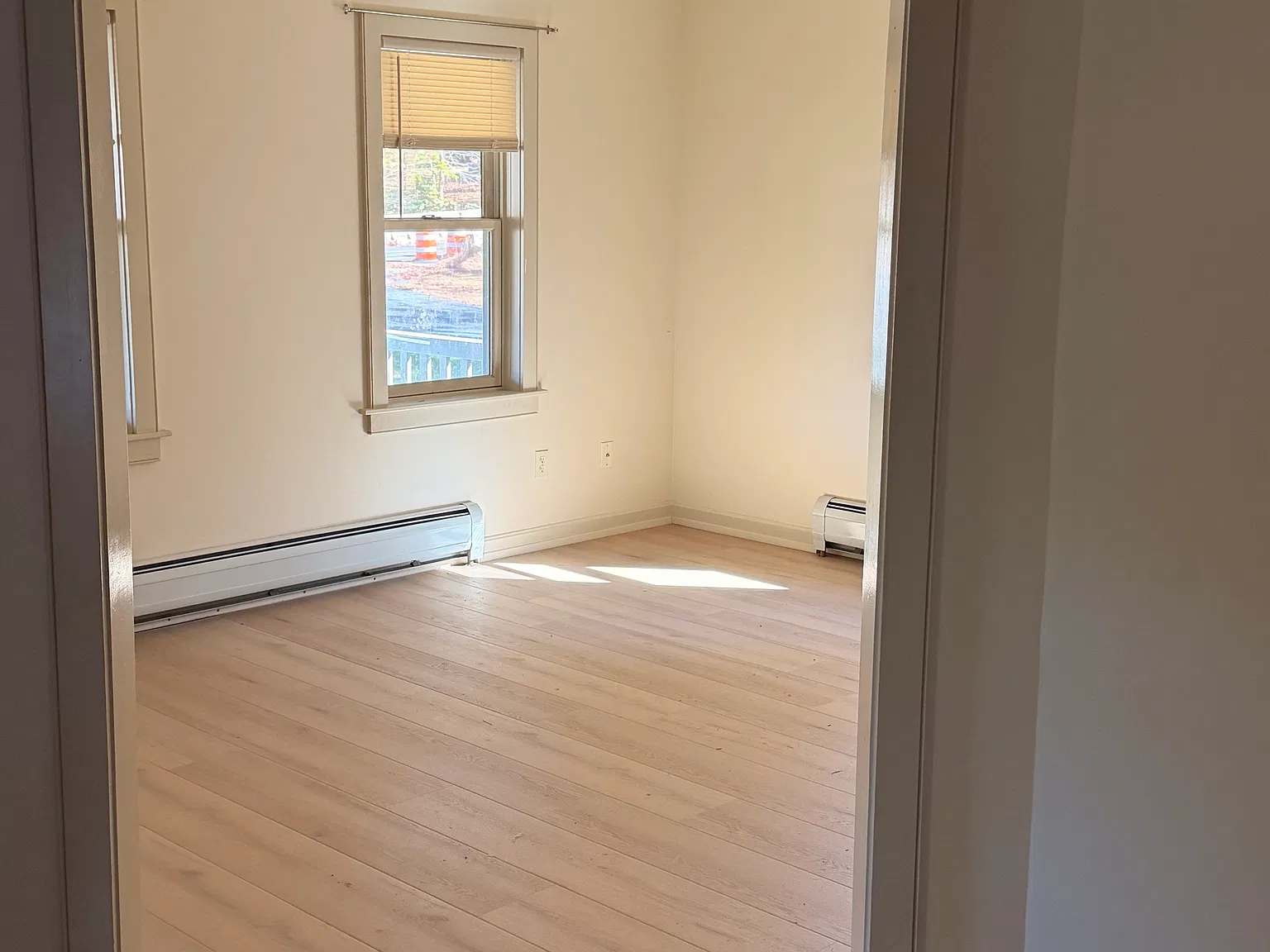 2 bed, 1000 sqft, $2,300 — Photo 2