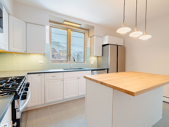 4th image of 4915 W Grace St #1