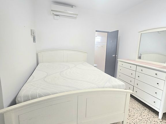 3rd image of 255 Calle Larrinaga #2