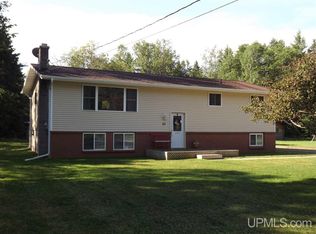 93 Wilderness Rd, Negaunee, MI 49866