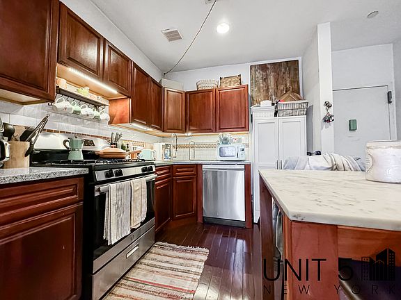 2nd image of 1490 Jefferson Ave #3A