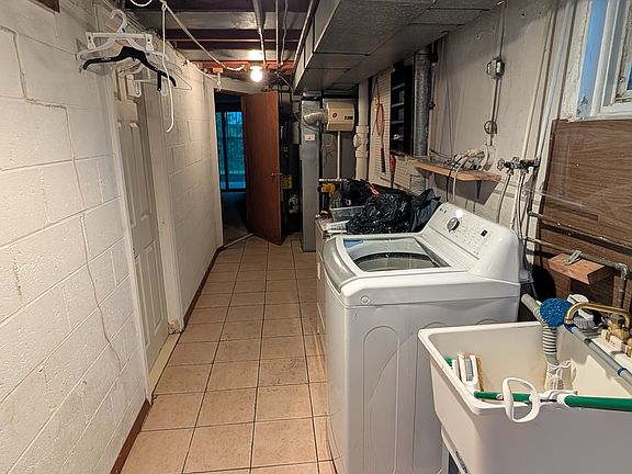 2nd image of 10133 Ferndale St