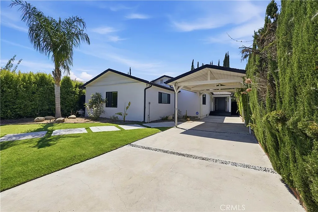4 bed, 2020 sqft, $7,000 — Photo 1