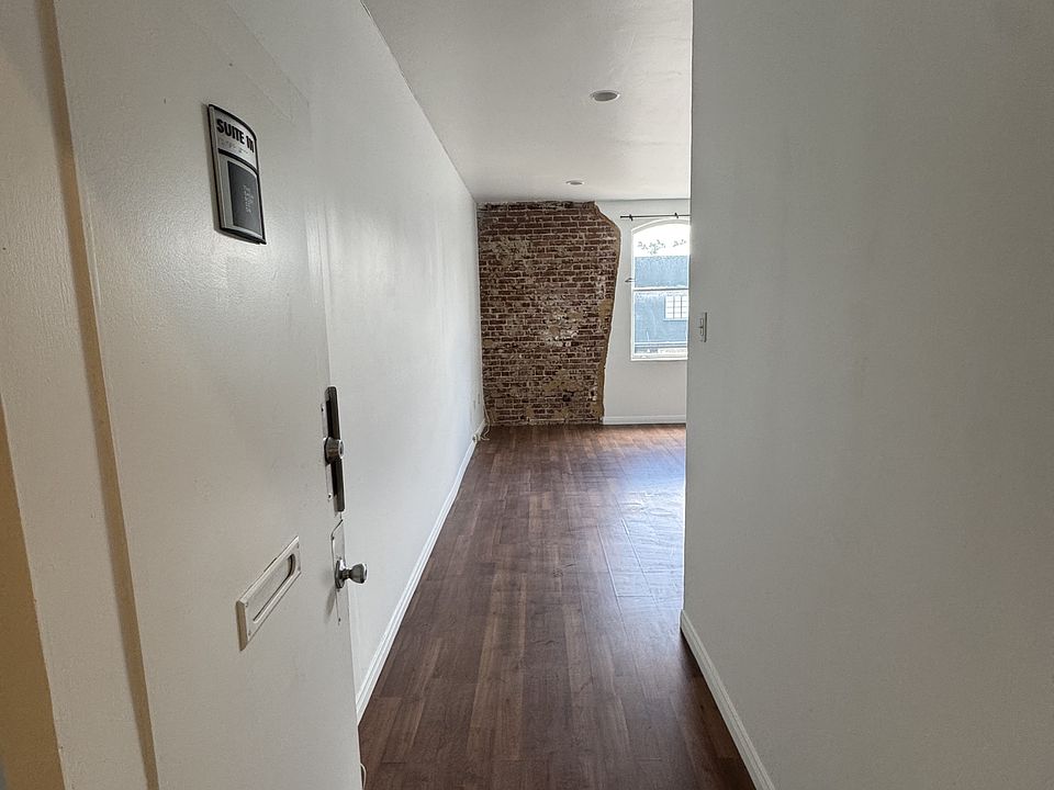 2nd image of 5617 Hollywood Blvd Suite 111